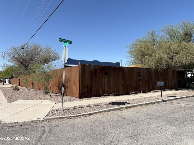 140 W 27th St, Tucson, AZ 85713 - view of side of property