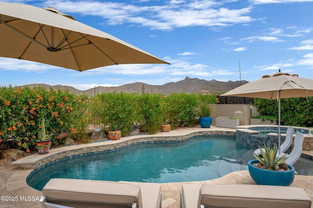 6812 W Cliff Spring Trl, Marana, AZ 85658 - view of swimming pool with a mountain view and a pool with connected hot tub