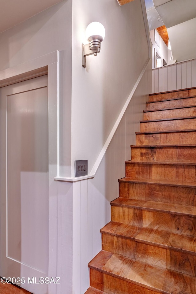388 S Convent Ave, Tucson, AZ 85701 - view of staircase