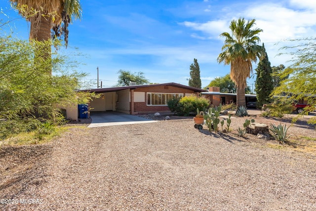 5826 E Hawthorne St, Tucson, AZ 85711 - ranch-style house featuring driveway and a carport