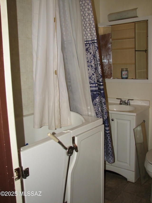 487 E Patrick Dr, Benson, AZ 85602 - full bath with vanity, toilet, shower / bath combo with shower curtain, and tile patterned floors