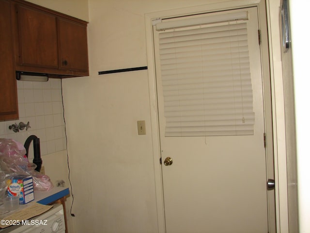 487 E Patrick Dr, Benson, AZ 85602 - washroom with washer / clothes dryer