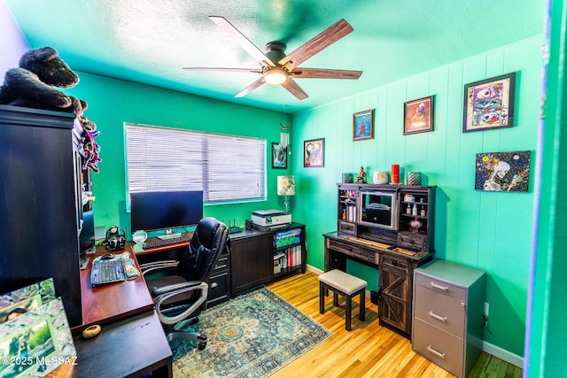 453 W Union St, Benson, AZ 85602 - home office featuring a ceiling fan, light wood-style flooring, a textured ceiling, and baseboards