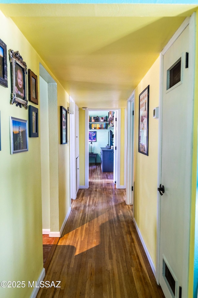 453 W Union St, Benson, AZ 85602 - corridor featuring dark wood-style floors and baseboards