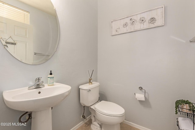 7952 E Revolution Loop, Tucson, AZ 85730 - bathroom with toilet, baseboards, and a sink