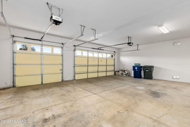 35 N Monument Estates Pl, Tucson, AZ 85748 - garage featuring a garage door opener
