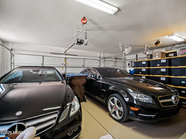 5475 E Placita De Royale, Tucson, AZ 85718 - garage featuring a garage door opener