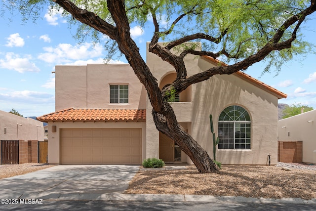 941 W Fox Ridge Ln, Oro Valley, AZ 85737 - view of front of house with stucco siding, driveway, a tile roof, and a garage