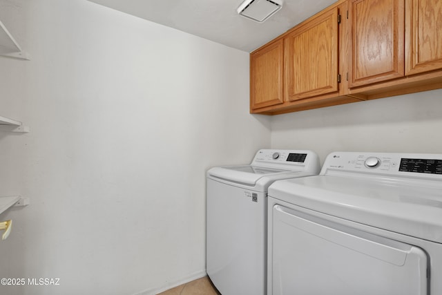 941 W Fox Ridge Ln, Oro Valley, AZ 85737 - laundry room featuring washing machine and clothes dryer and cabinet space
