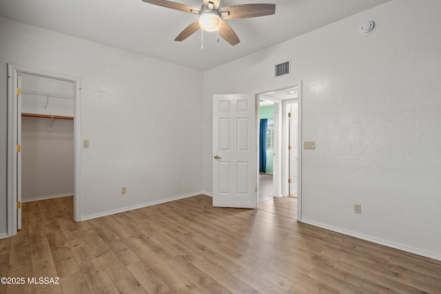941 W Fox Ridge Ln, Oro Valley, AZ 85737 - unfurnished bedroom featuring light wood-style floors, a spacious closet, and baseboards