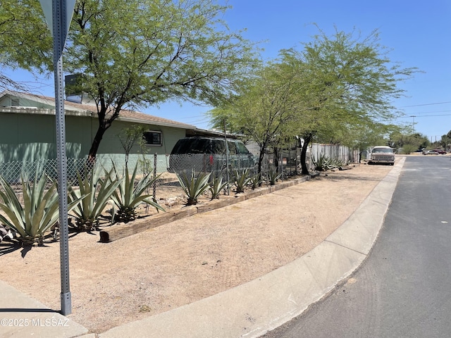 1202 E 26th St, Tucson, AZ 85713 - view of yard featuring driveway