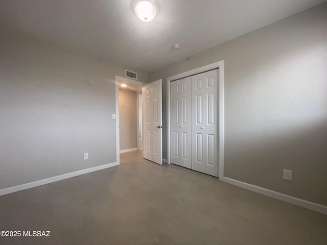 2330 N Los Altos Ave, Tucson, AZ 85705 - unfurnished bedroom featuring baseboards and a closet