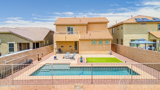 11370 E Creosote Range Dr, Tucson, AZ 85747 - view of pool featuring a fenced backyard, a patio, and a residential view
