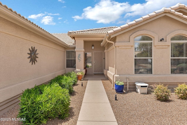 65535 E Rose Ridge Dr, Saddlebrooke, AZ 85739 - entrance to property featuring a tiled roof and stucco siding