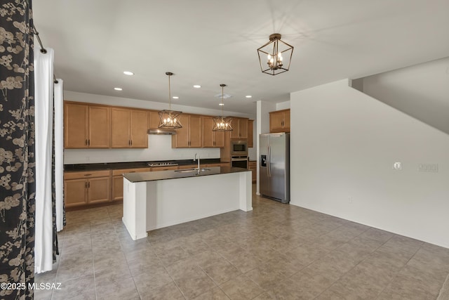 9569 N Sage Vista Ct, Tucson, AZ 85742 - kitchen with appliances with stainless steel finishes, a sink, dark countertops, a chandelier, and recessed lighting