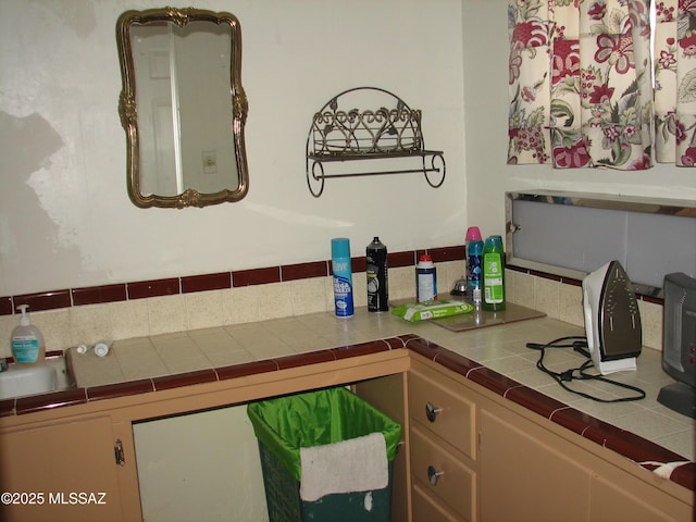 277 N Bowie Ave, Willcox, AZ 85643 - bathroom featuring backsplash and a sink