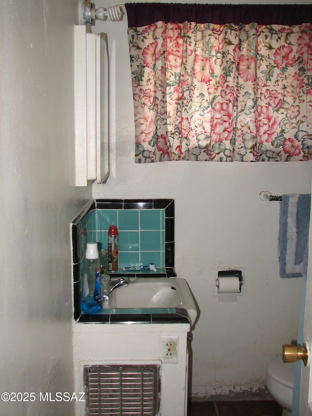 277 N Bowie Ave, Willcox, AZ 85643 - bathroom with toilet and vanity
