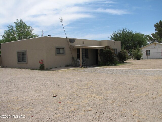 277 N Bowie Ave, Willcox, AZ 85643 - pueblo-style house with stucco siding