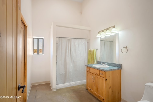 2 Sunset Dr, Elgin, AZ 85611 - full bath with vanity, toilet, a shower with curtain, and baseboards