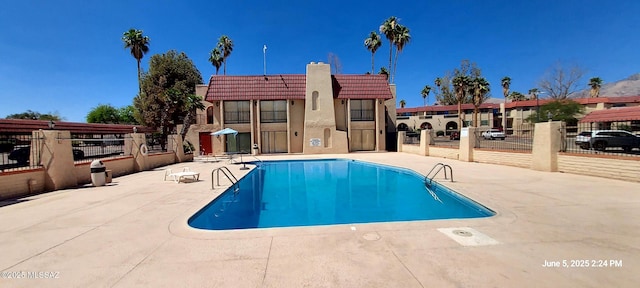 6335 N Barcelona Ln Unit 713, Tucson, AZ 85704 - community pool with a patio area