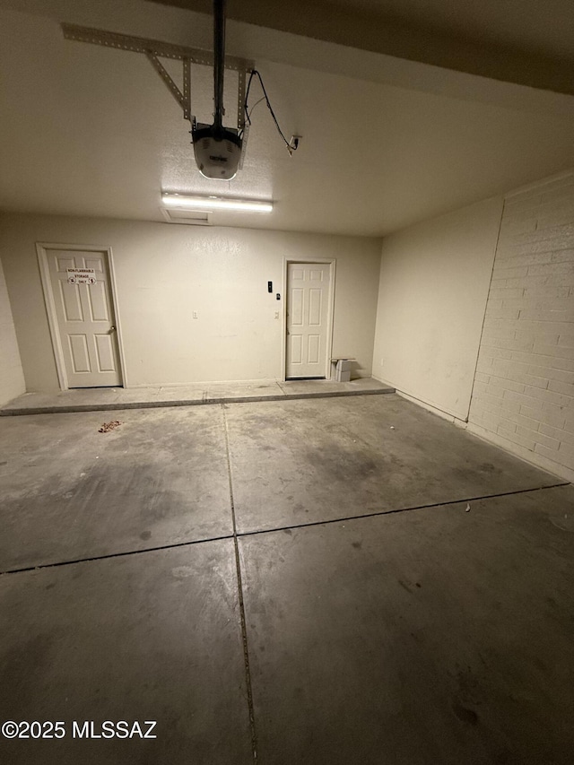 5640 N Placita Favorita, Tucson, AZ 85750 - garage with a garage door opener