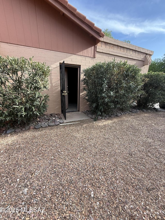 5640 N Placita Favorita, Tucson, AZ 85750 - property entrance featuring brick siding