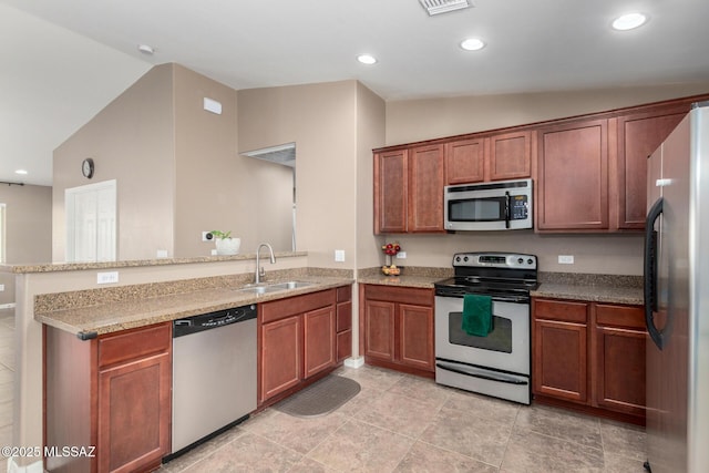 4112 E Shadow Branch Dr, Tucson, AZ 85756 - kitchen featuring stainless steel appliances, a sink, lofted ceiling, a peninsula, and recessed lighting