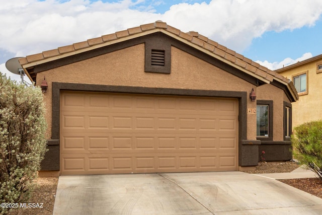4112 E Shadow Branch Dr, Tucson, AZ 85756 - garage featuring driveway