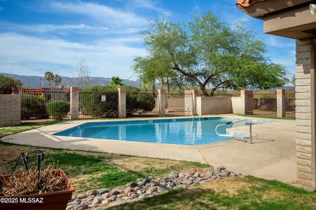 1238 S Camino Seco, Tucson, AZ 85710 - view of swimming pool featuring a mountain view