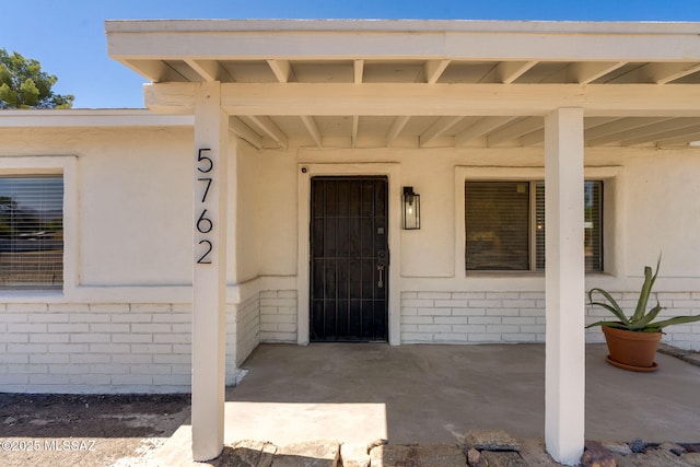 5762 E Helen St, Tucson, AZ 85712 - view of exterior entry with brick siding and stucco siding