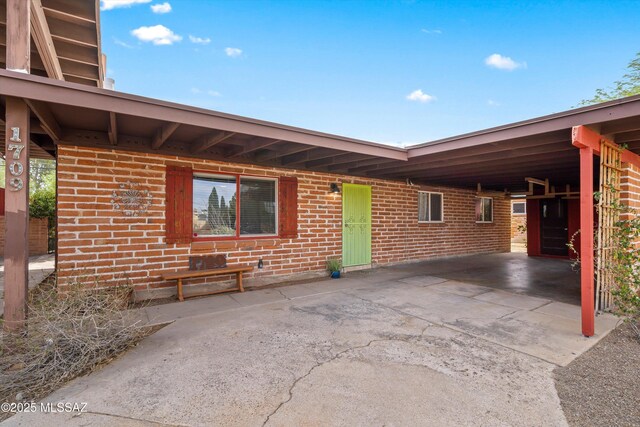 1709 S Avenida Sirio, Tucson, AZ 85710 - view of patio featuring driveway and an attached carport