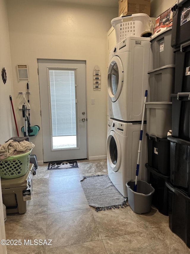 351 Calle Alta Vista Blvd, Clifton, AZ 85533 - laundry area featuring stacked washer / dryer and a wall mounted air conditioner