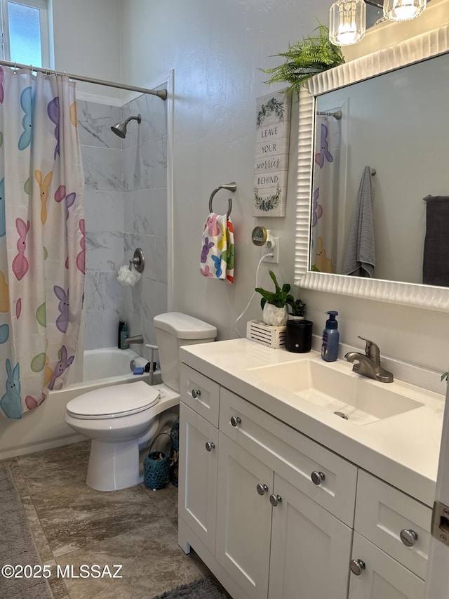 351 Calle Alta Vista Blvd, Clifton, AZ 85533 - bathroom featuring vanity, shower / tub combo, and toilet