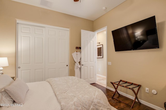 5457 S Canyon Oak Dr, Tucson, AZ 85747 - bedroom featuring dark wood-style flooring, a closet, and baseboards