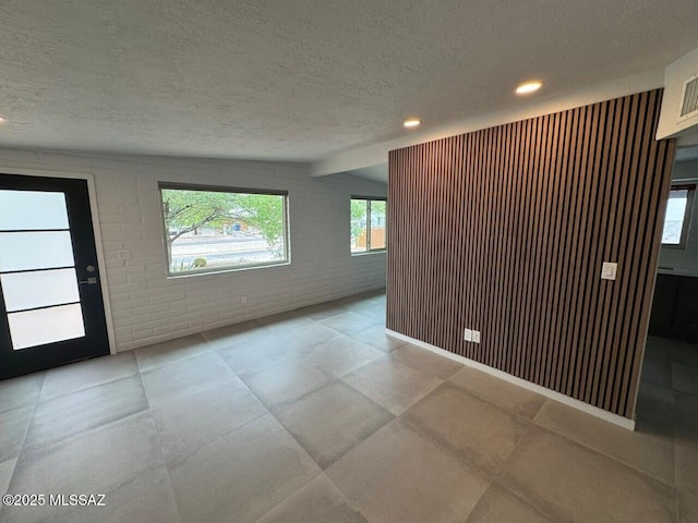 516 E Linden St, Tucson, AZ 85705 - unfurnished room featuring a textured ceiling and recessed lighting
