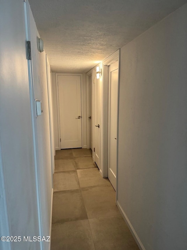 516 E Linden St, Tucson, AZ 85705 - hallway with a textured ceiling and baseboards