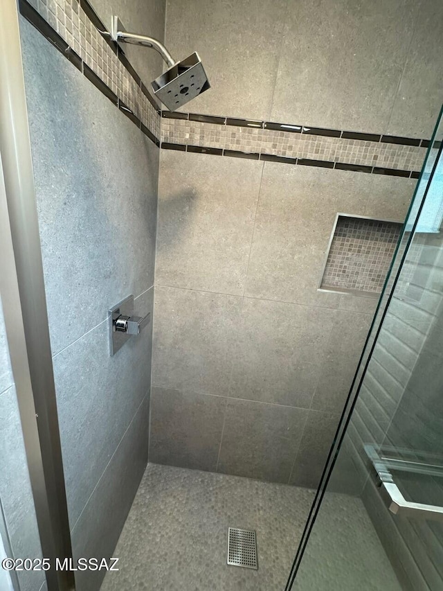 516 E Linden St, Tucson, AZ 85705 - bathroom with a shower stall