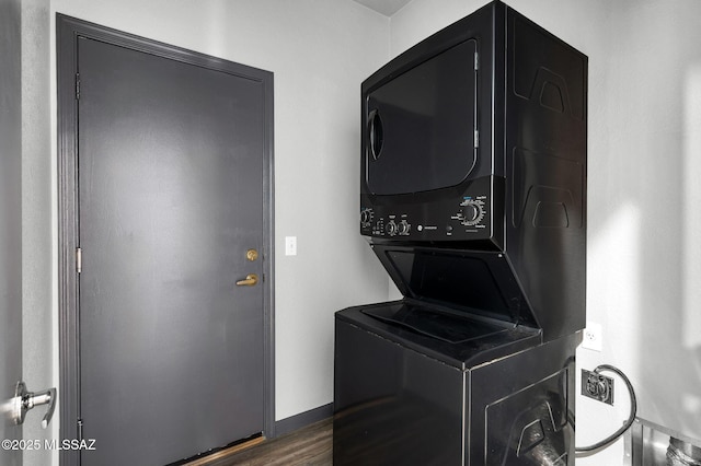 329 W Vuelta Friso, Sahuarita, AZ 85629 - washroom with stacked washer / drying machine, dark wood-style flooring, and baseboards