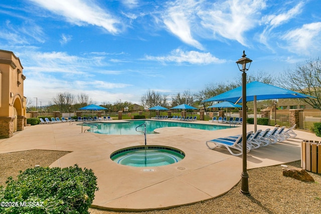 329 W Vuelta Friso, Sahuarita, AZ 85629 - community pool featuring a community hot tub and a patio