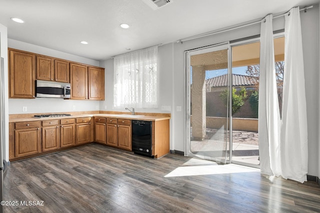 329 W Vuelta Friso, Sahuarita, AZ 85629 - kitchen featuring stainless steel appliances, dark wood-style flooring, recessed lighting, light countertops, and brown cabinets