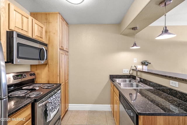 5751 N Kolb Rd Unit 23104, Tucson, AZ 85750 - kitchen with stainless steel appliances, a sink, baseboards, light tile patterned flooring, and light brown cabinets
