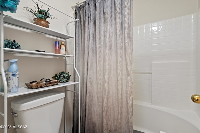 9586 E Paseo, San Bernardo, Tucson, AZ 85747 - bathroom featuring shower / bath combo and toilet