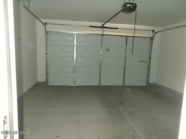 902 W Calle Tipoy, Sahuarita, AZ 85629 - garage featuring a garage door opener