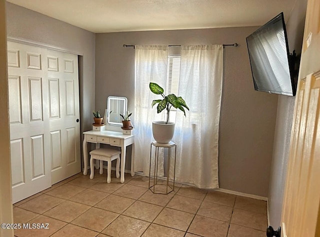 1643 W Houchin Way, Tucson, AZ 85746 - dining room featuring light tile patterned floors