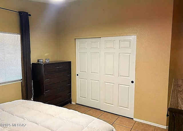 1643 W Houchin Way, Tucson, AZ 85746 - bedroom featuring light tile patterned floors and a closet