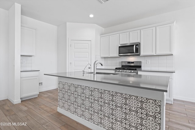 12767 E Giada Dr, Vail, AZ 85641 - kitchen with appliances with stainless steel finishes, light wood-type flooring, decorative backsplash, a sink, and recessed lighting