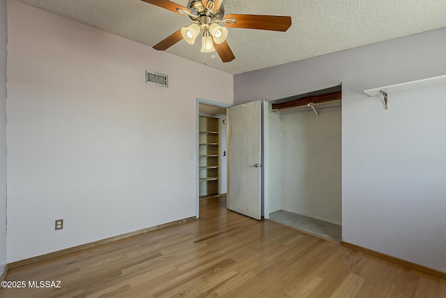 7821 N Jensen Dr, Tucson, AZ 85741 - unfurnished bedroom with light wood-style flooring, a closet, a textured ceiling, and a ceiling fan