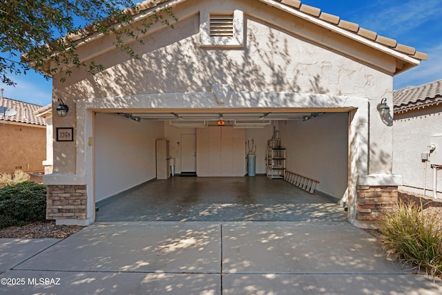 1248 W Via Cerro Colorado, Sahuarita, AZ 85629 - garage with driveway