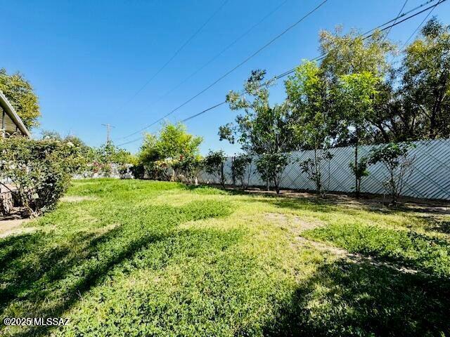 7122 E Eastland St, Tucson, AZ 85710 - view of yard