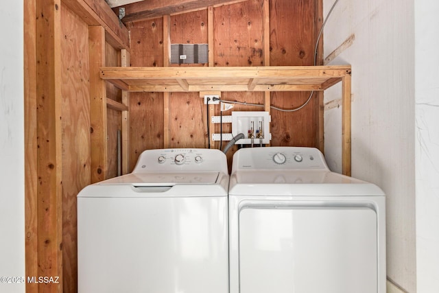 134 S Paseo Quinta Unit A, Green Valley, AZ 85614 - laundry area featuring washer and clothes dryer